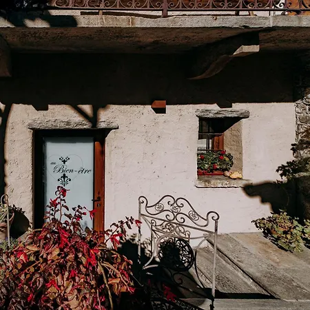 Au Coeur Du Village